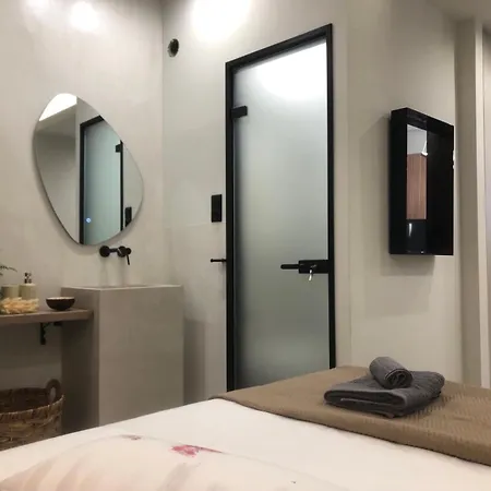 Street K 14 アパート *